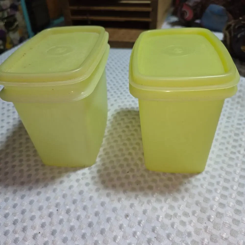 VINTAGE TUPPERWARE YELLOW SHELF SAVERS SET OF 2